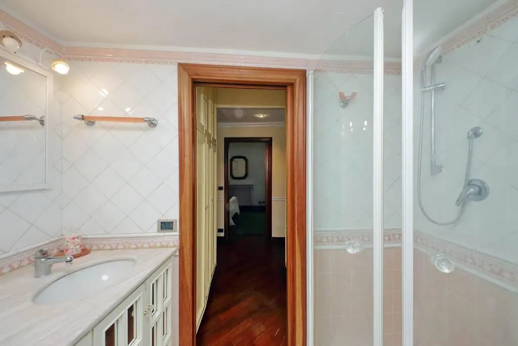 3V Luxury Apartment By Hili Rome
