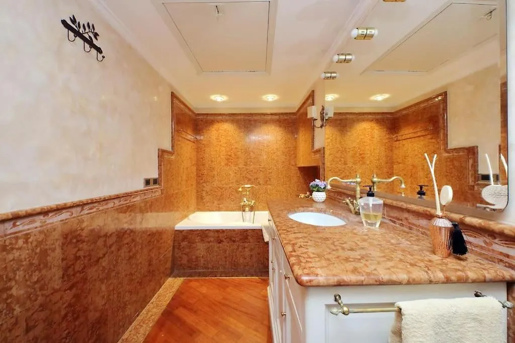 3V Luxury Apartment By Hili Rome